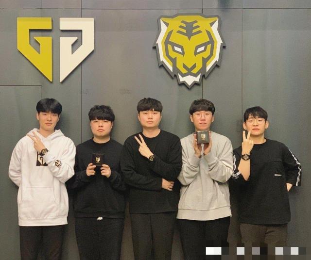 布莱顿通过 布莱顿通过